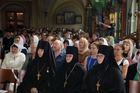 Под сенью Новодевичьего монастыря